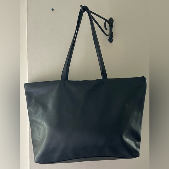 Donna Karan Cosmetics Black Zippered Tote Bag - Picture 4 of 14